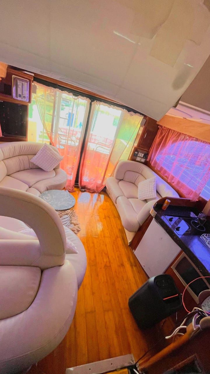 Royal 8 Interior 1