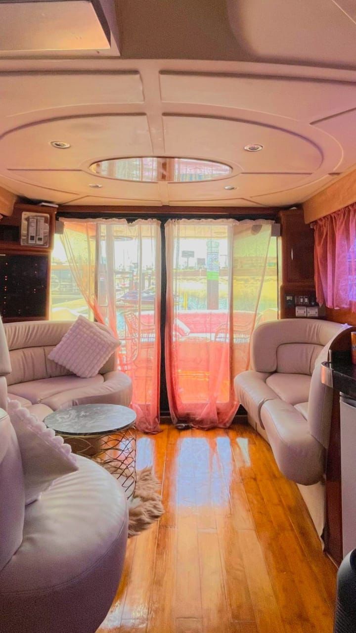 Royal 8 Interior 3